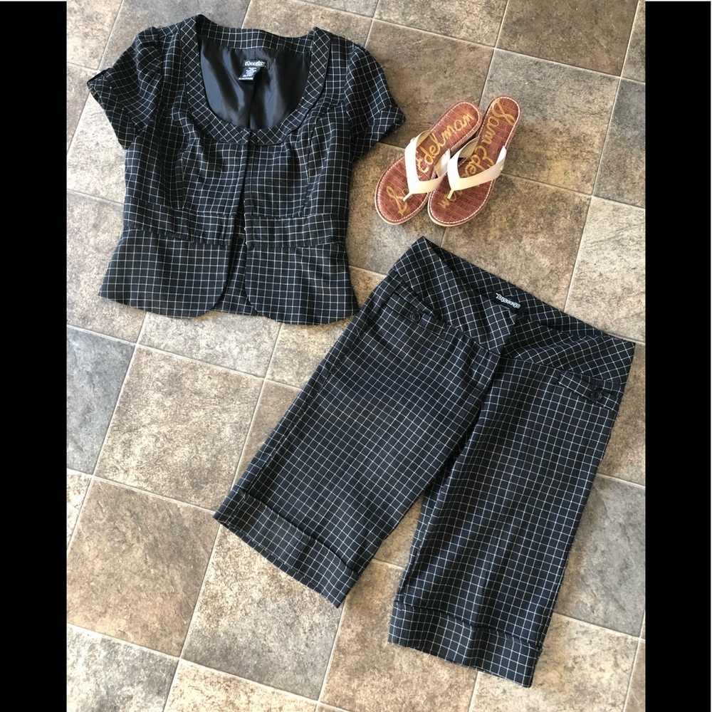 Matching suit set - Picture 4 of 9